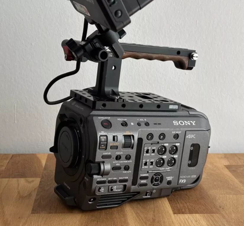 Videokamera Sony FX9, iba 512 hodín používania. S množstvom - 3