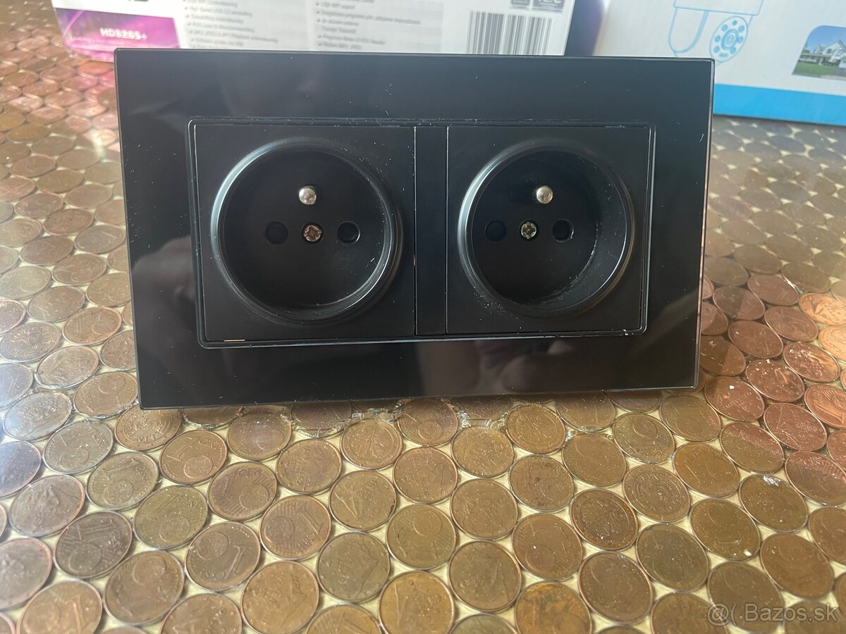 Zásuvka dvojitá sklenená čierna - 3