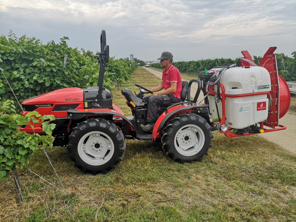 Malotraktor AGT 1060 Turbo, otočné pracoviště, 56 HP - 3