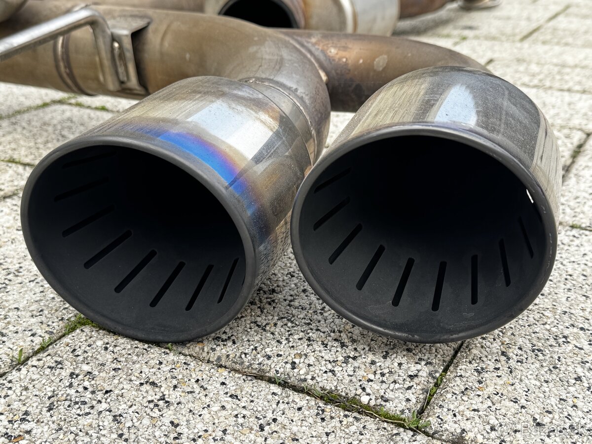 HKS EXHAUST Nissan GT-R R35 - 3