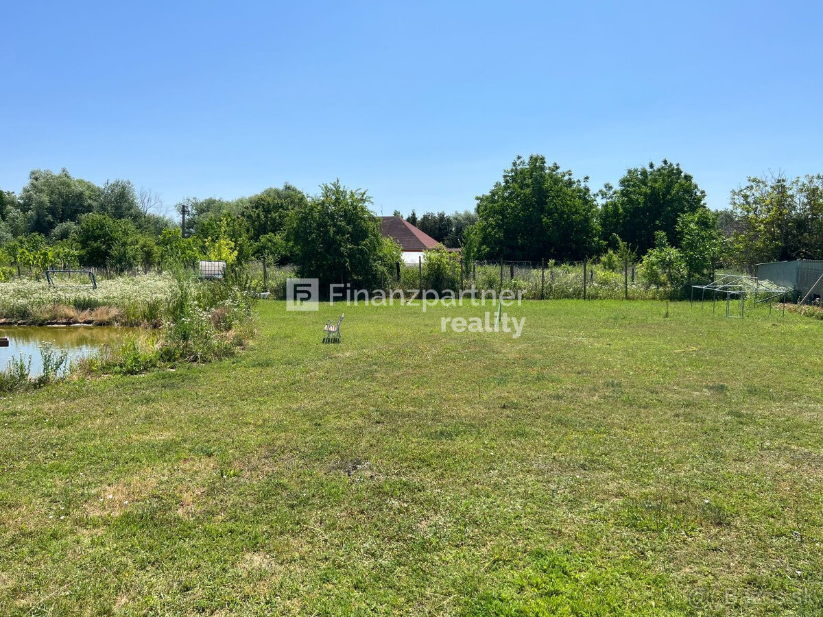 Rodinný dom s pozemkom 2 395 m², Kolárovo, Komárno - 3