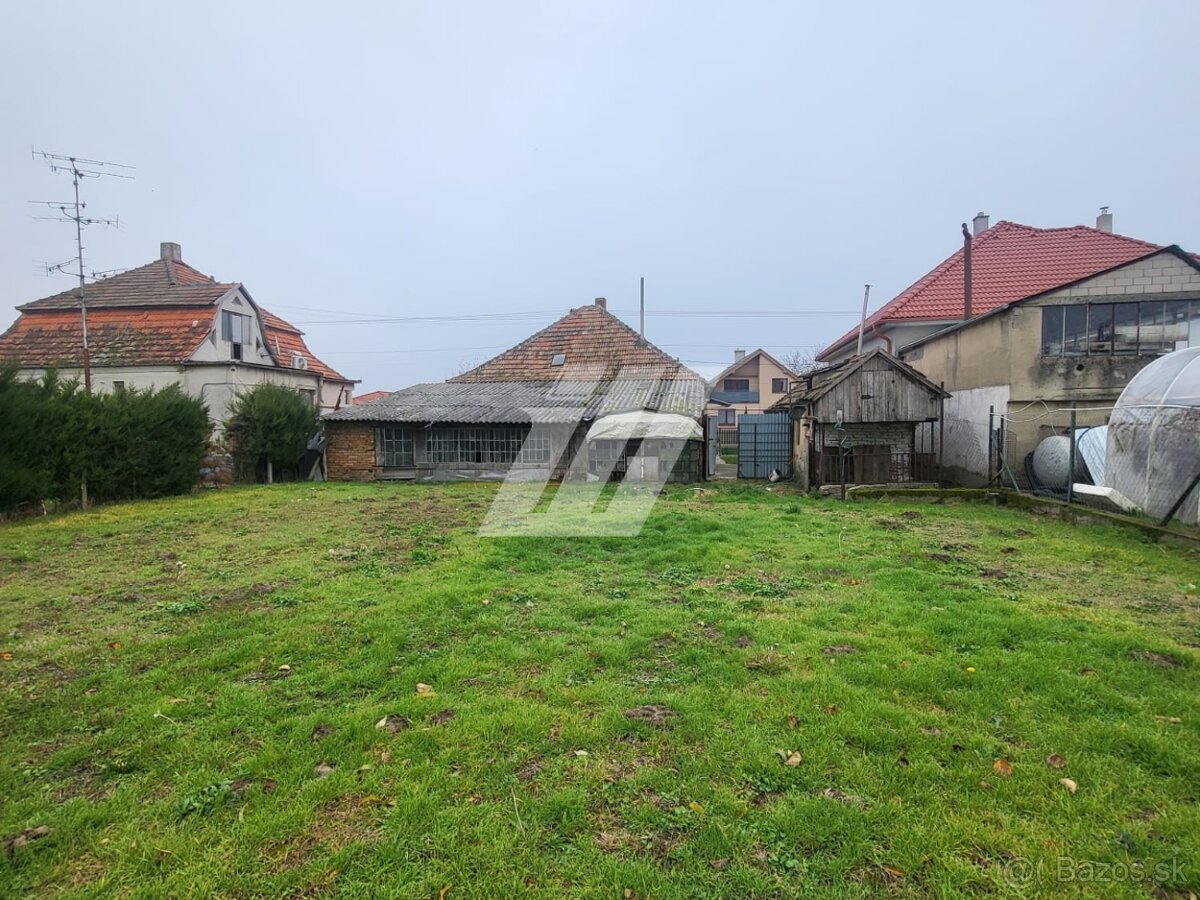 Na predaj: starší rodinný dom v obci Nesvady - 3