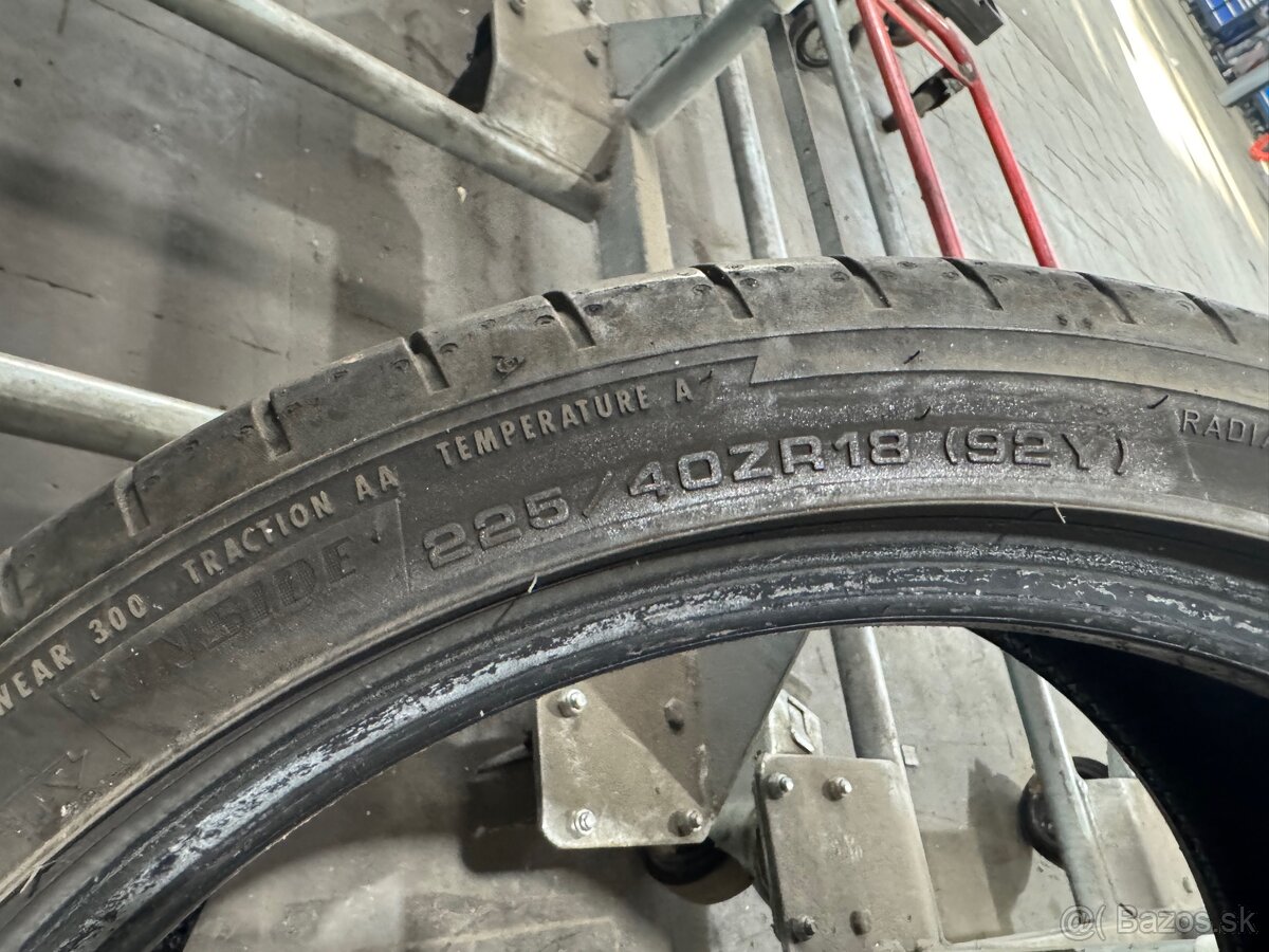 Gumy 225/40r18 - 3