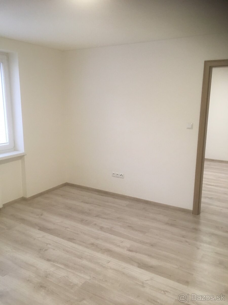 🏠 65M2 BYT HANDLOVÁ TOP LOKALITA - 3