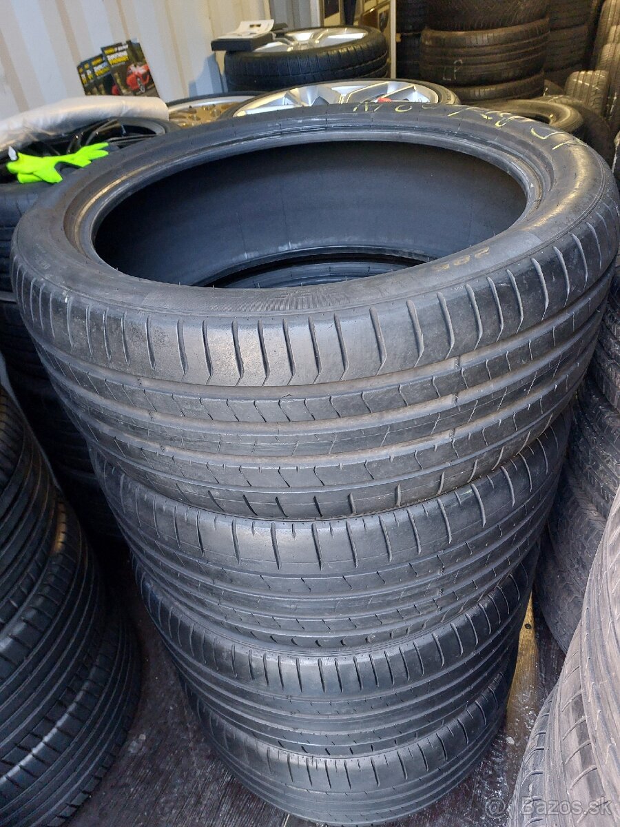 Pirelli Pzero 285/40R23 + 325/35R23 - 3