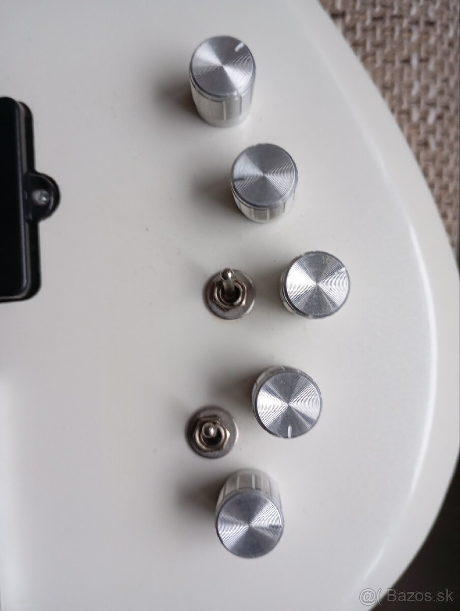 REZERVOVANÉ -5 strunová basgitara - 3