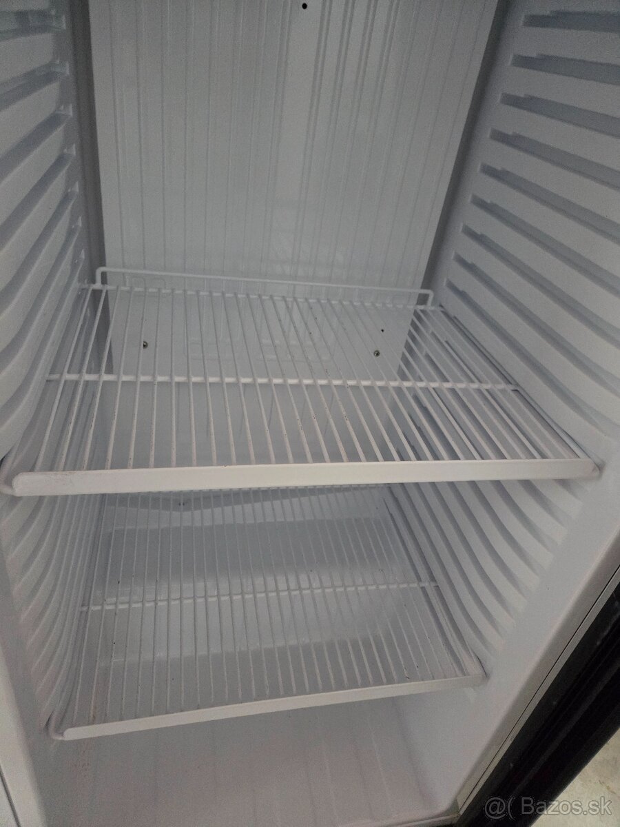Gastro vitrínová chladnička – TOP stav - 3