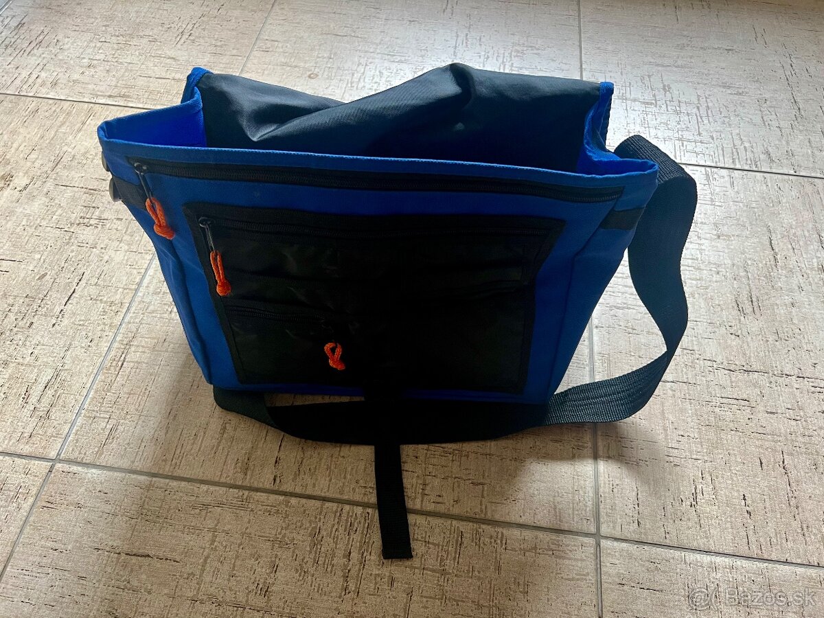 Kvalitná školská taška cez plece EF - 3