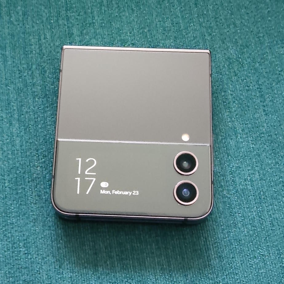 Samsung Galaxy Z Flip4 256GB - 3