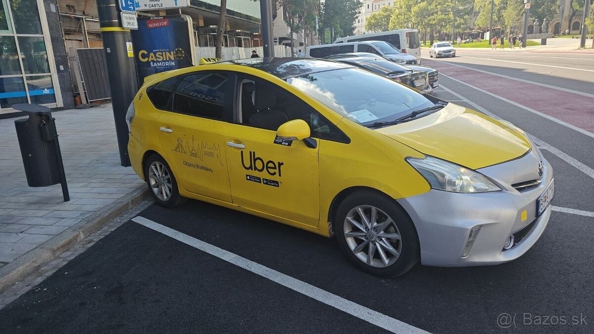 Toyota Prius Plus - 3