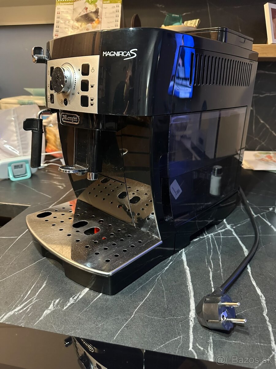 Predám kávovar De'Longhi Magnifica S ECAM - 3