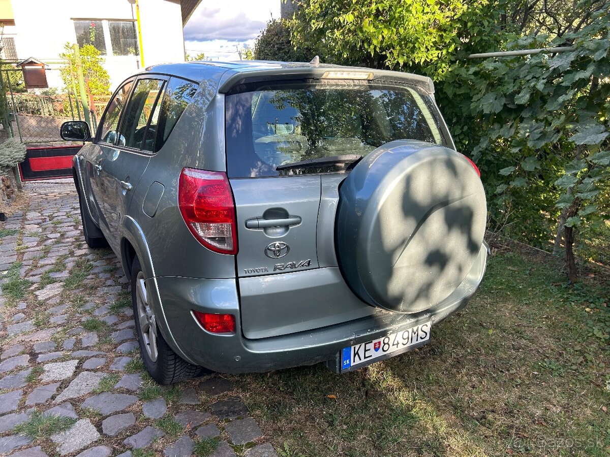 Predám Toyota RAV 4 - 3
