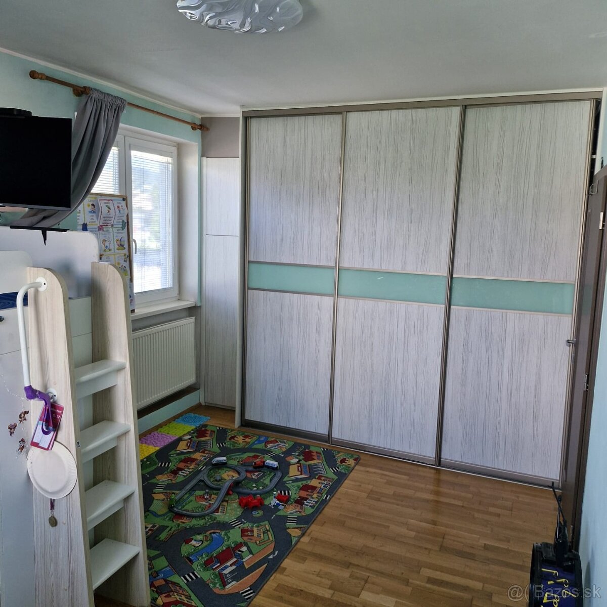 Predáme 3-izbový byt s balkónom, garážou a záhradkou v P.B. - 3