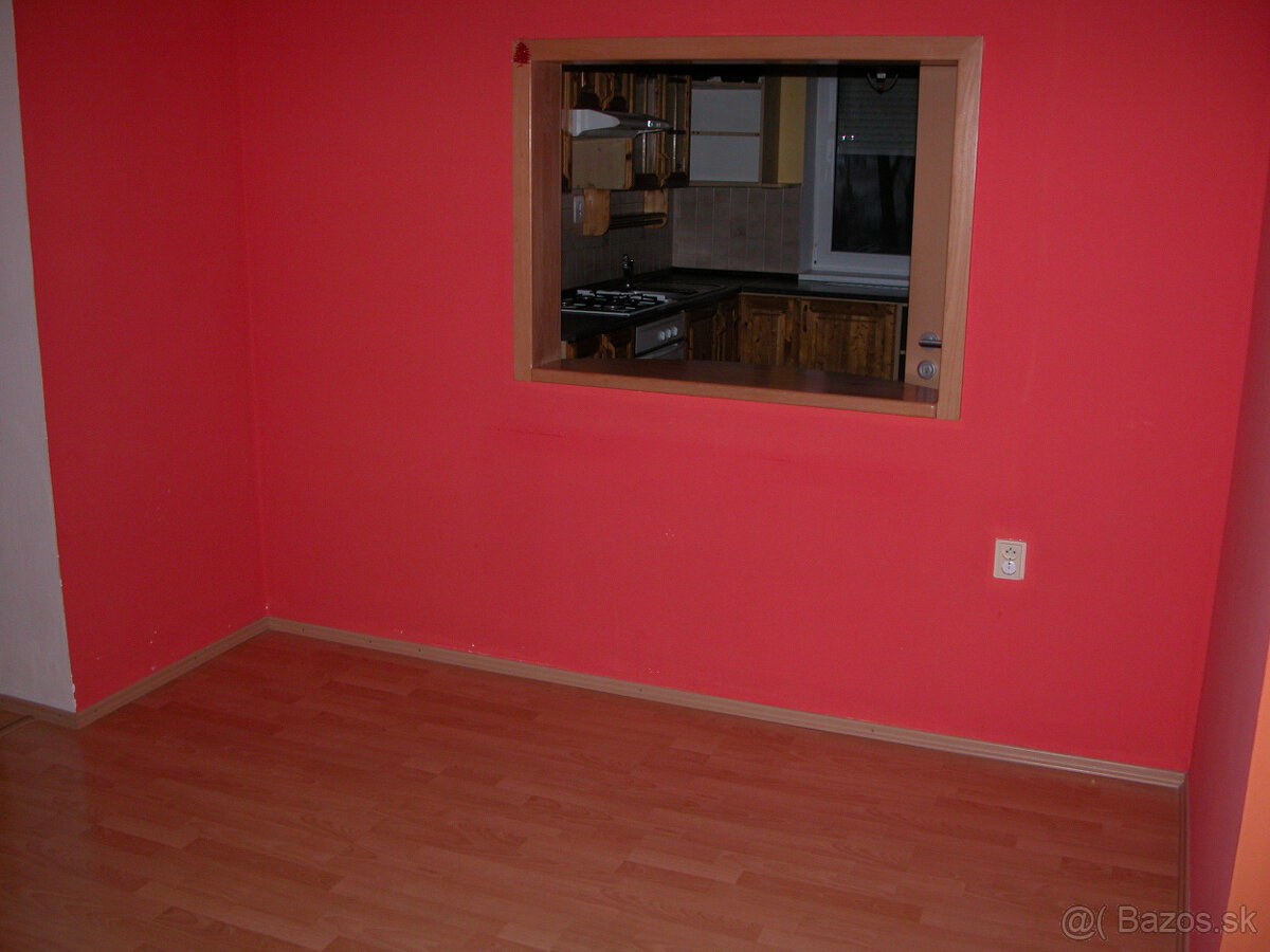 Dam do dlhodobeho prenajmu slnecny 3-izbovy byt v Skalici. - 3