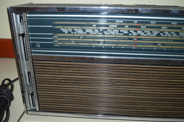 predam stare radio GRUNDIG - 3