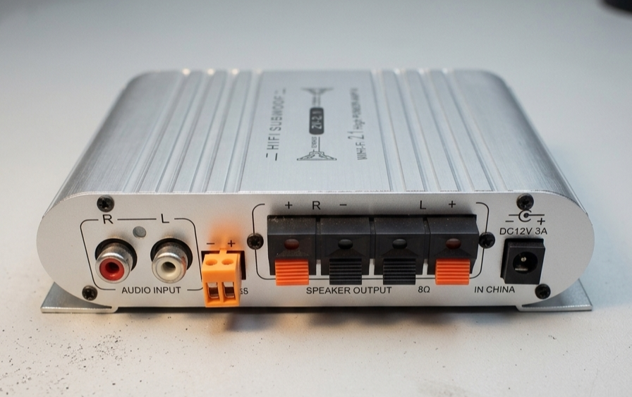 Zosilňovač 2x40W, s adaptérom - 3