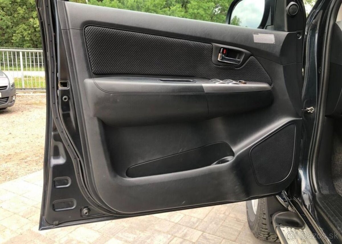 Toyota Hilux 2.5 D-4D nafta manuál 106 kw