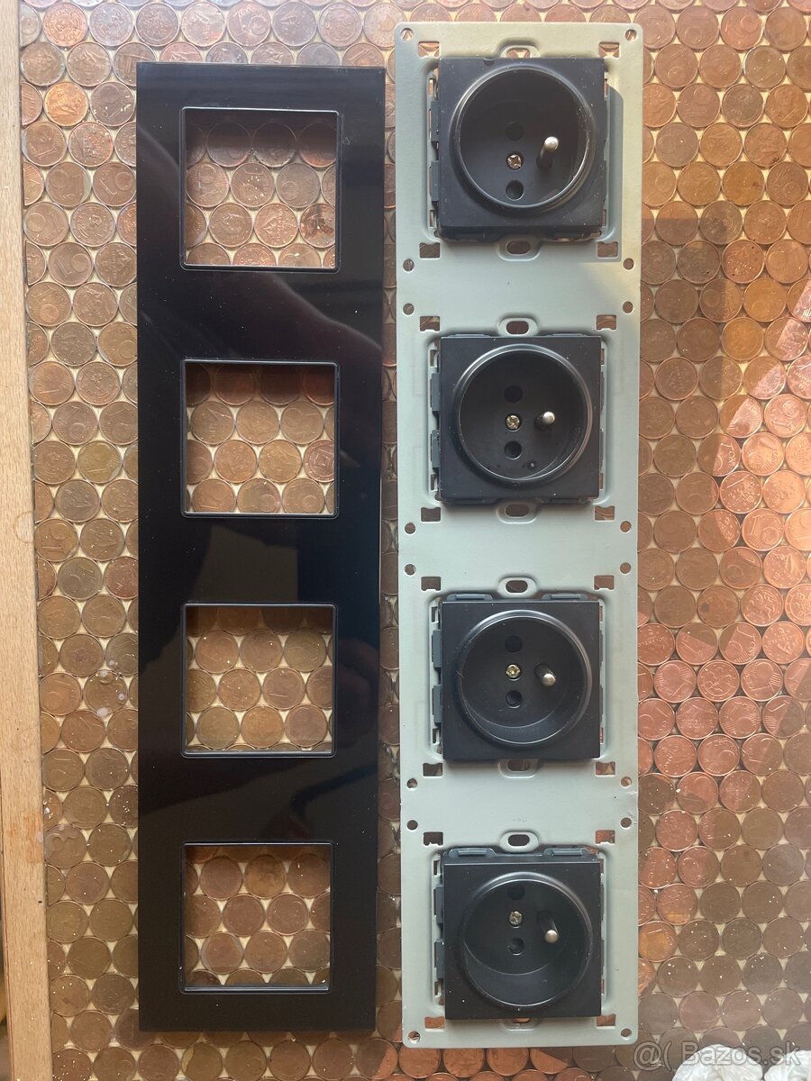 Zásuvka štvorka sklenená čierna - 3