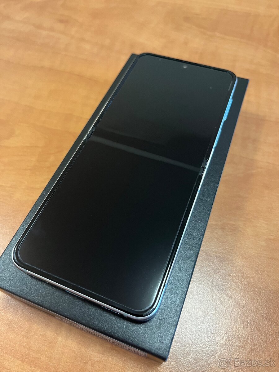 Samsung Galaxy Z Flip5 - 3