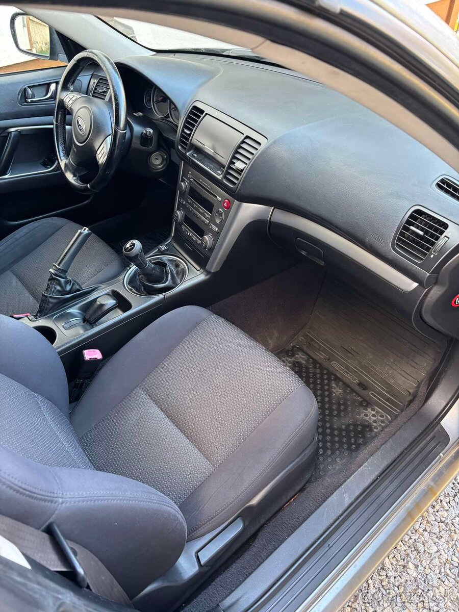 SUBARU LEGACY 2,0i, kombi black limited - 3