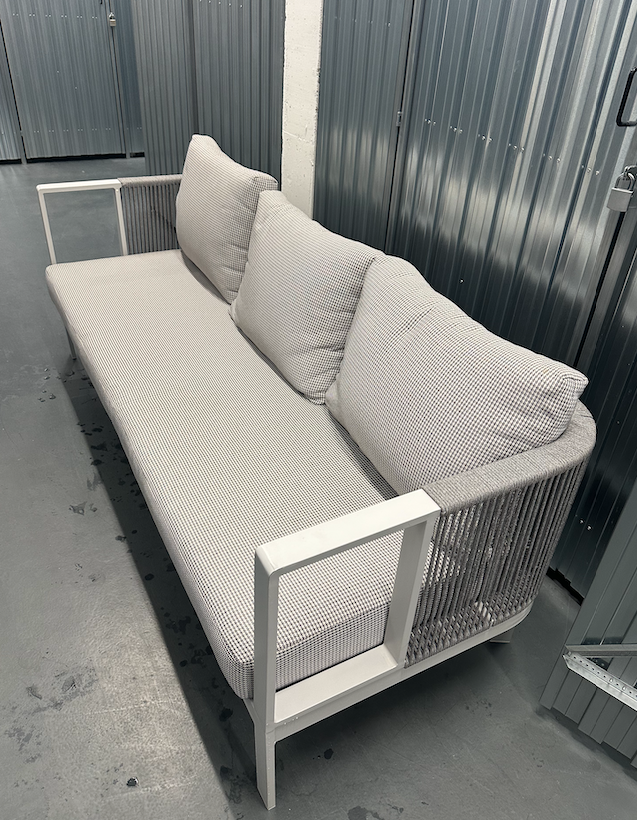 Predám dlhú časť terasovej/záhradnej sedačky + veľký stôl - 3