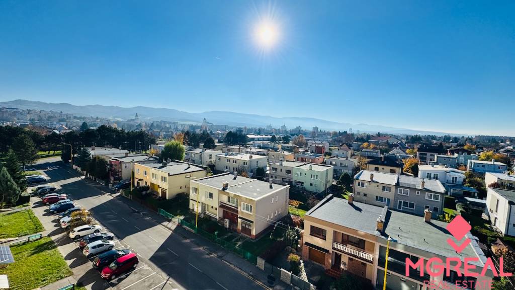 Na predaj 4 i byt s loggiou a výťahom 82 m2 v Prievidzi - 3