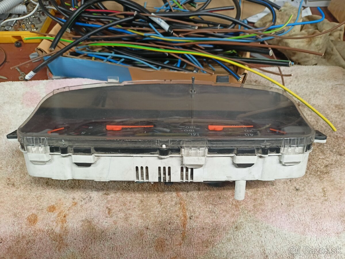 Predám budíky na L200 - 3