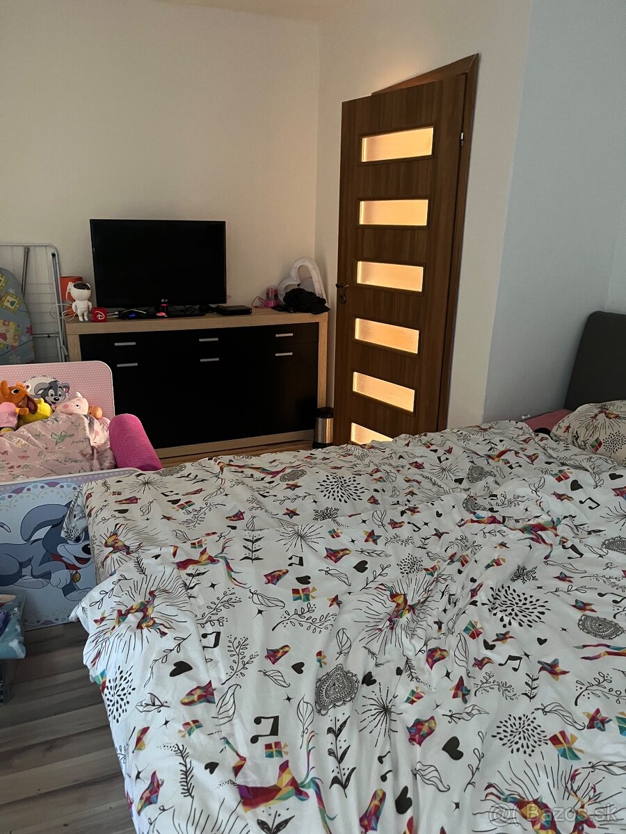 Rezervovaný 3 izbový byt s veľkou loggiou - 3