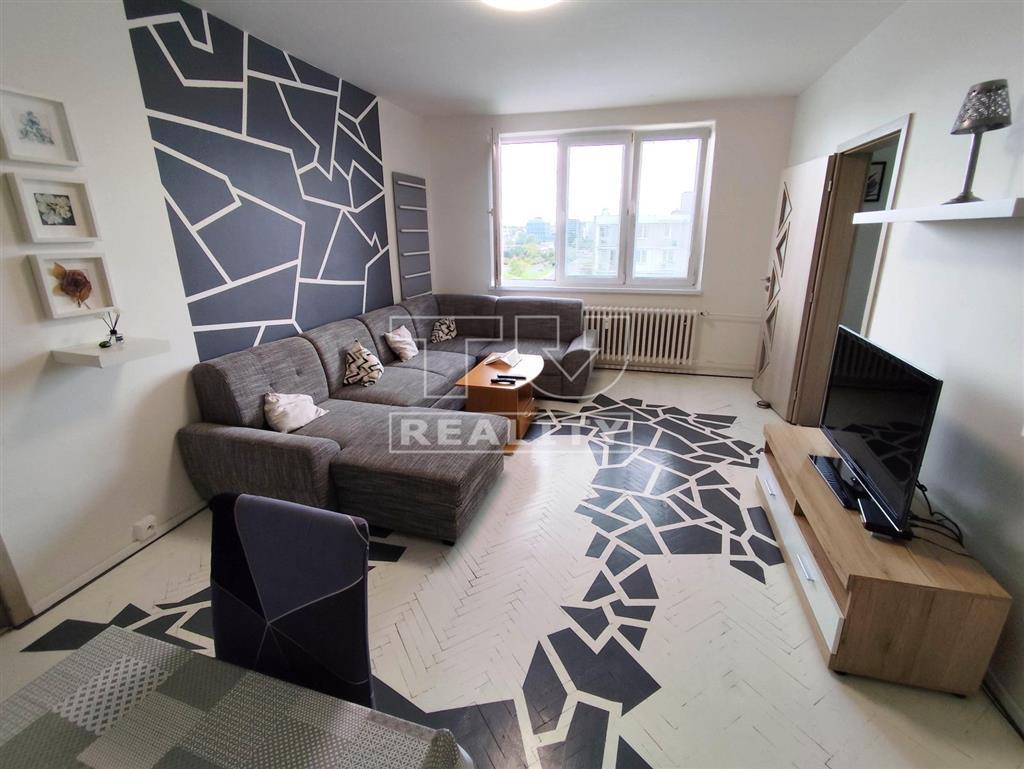 Predaj priestranného slnečného bytu s lodžiou aj... - 3