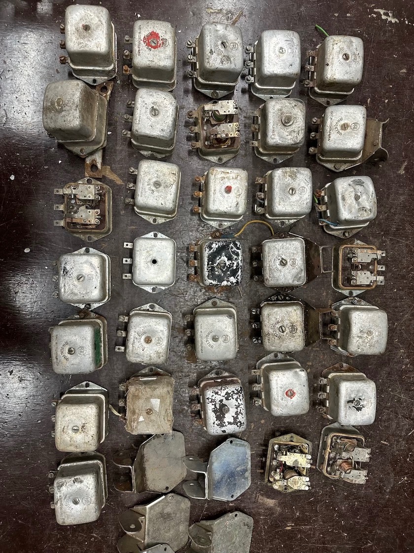 Predám skrinkový regulátor napatia JAWA ČZ 175 250 350 - 3