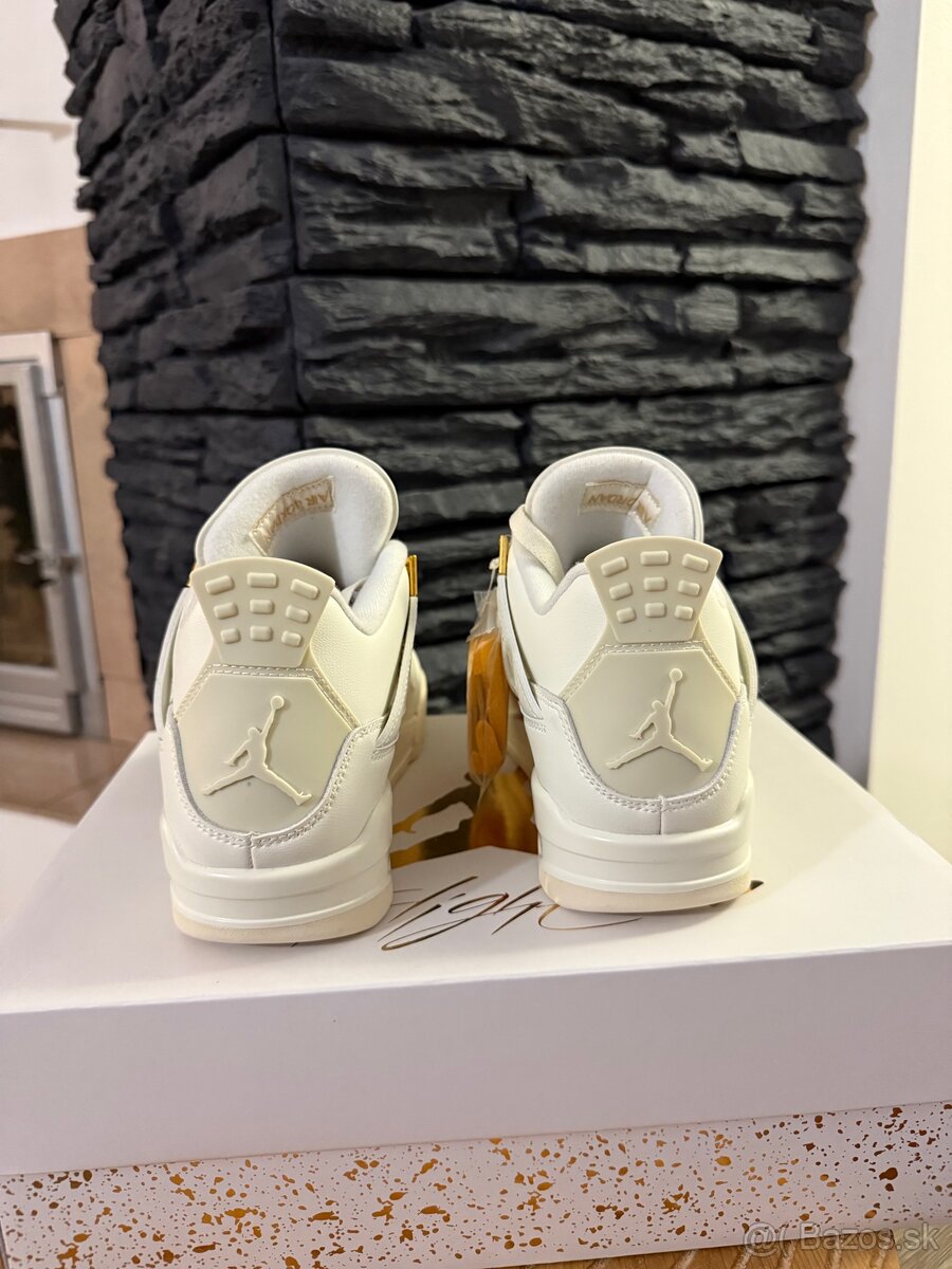 Jordan 4 Metallic Gold - 3