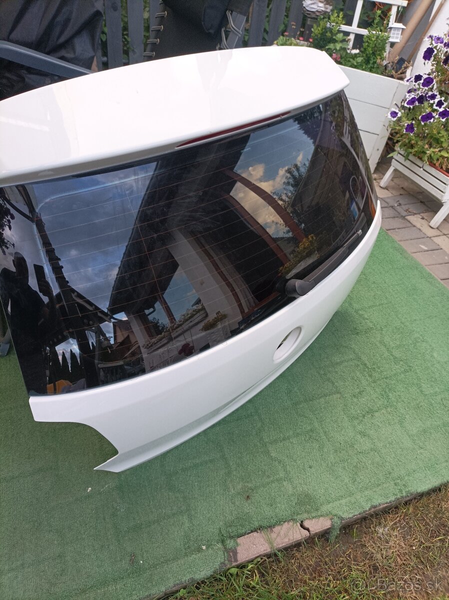 Predám kufrove dvere Polo 6r - 3