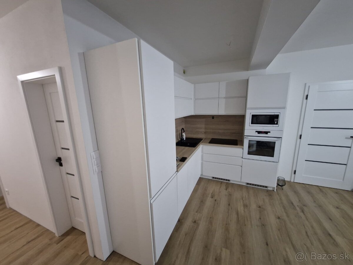 Kuchynska linka,dvere,podlaha - 3