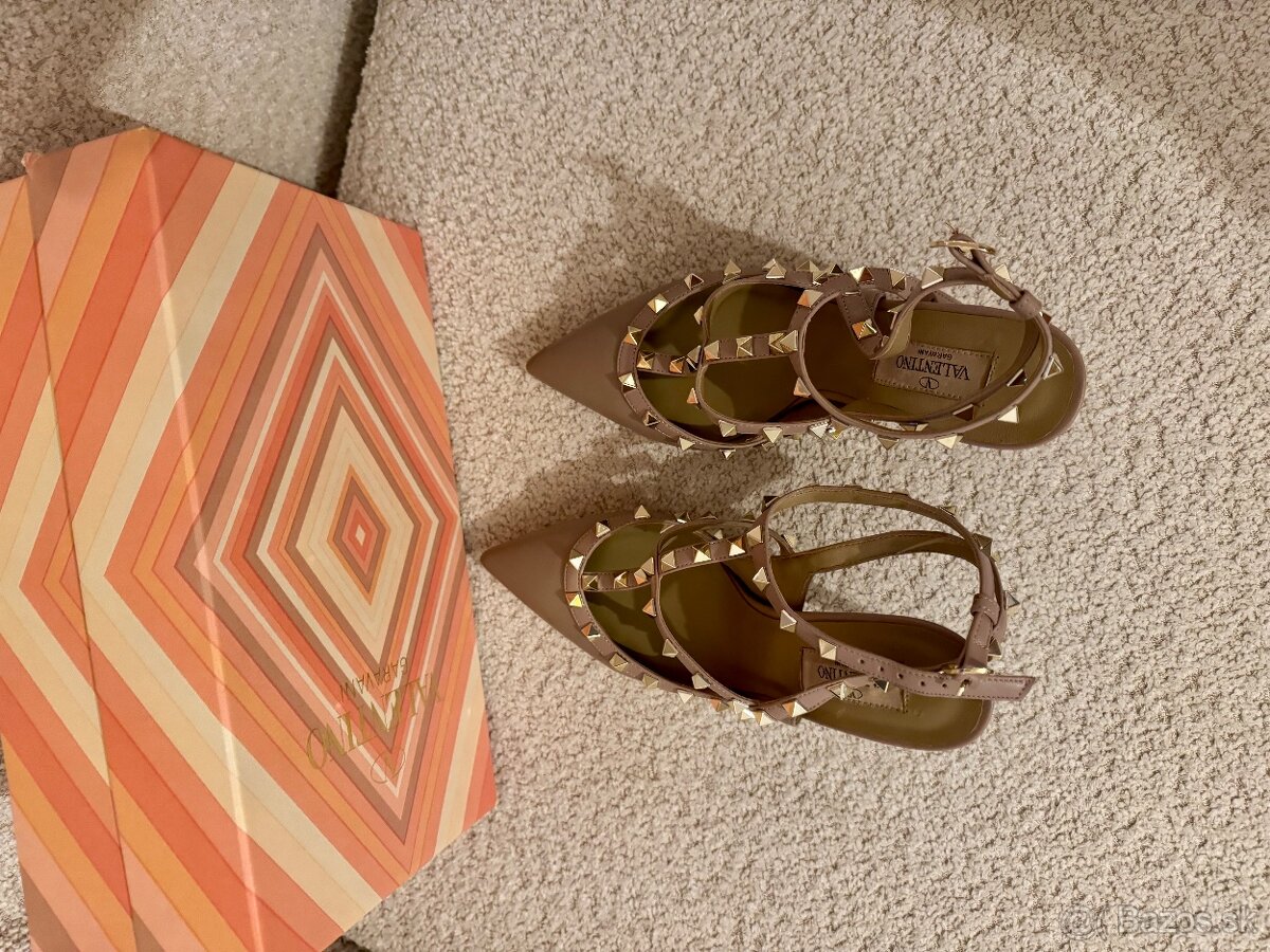 Predam ikonicke sandale Valentino - 3