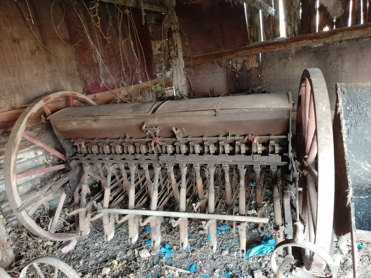 Staré pluhy,brány,sejačka,valec... - 3