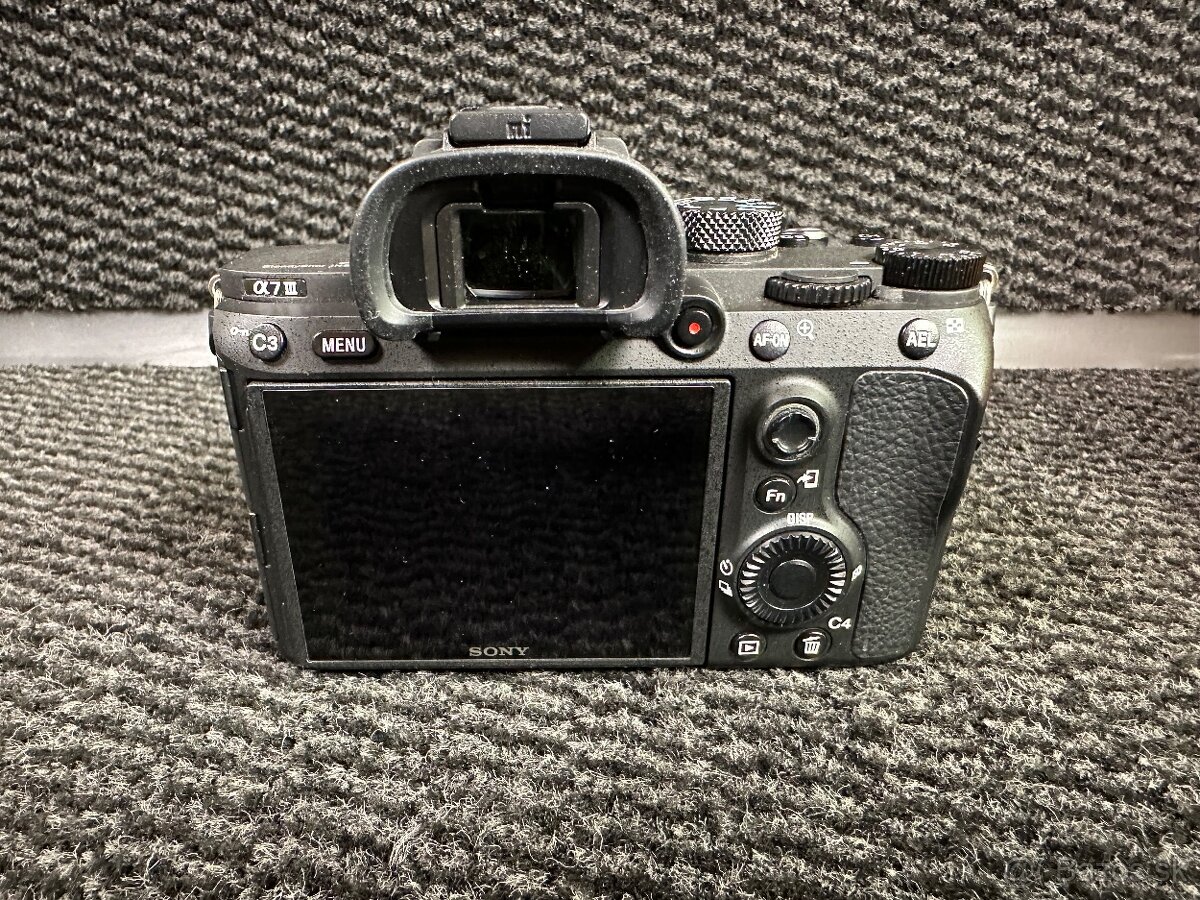 Sony A7III + Príslušenstvo(Objektívy, Kapsa, SD...) - 3