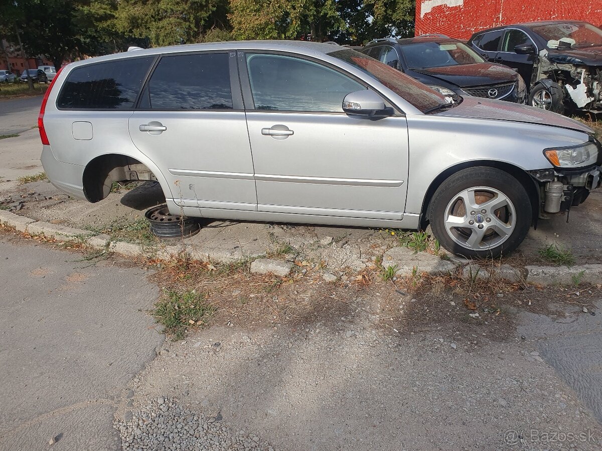 Rozpredám Volvo v50 1.6hdi 2009 - 3