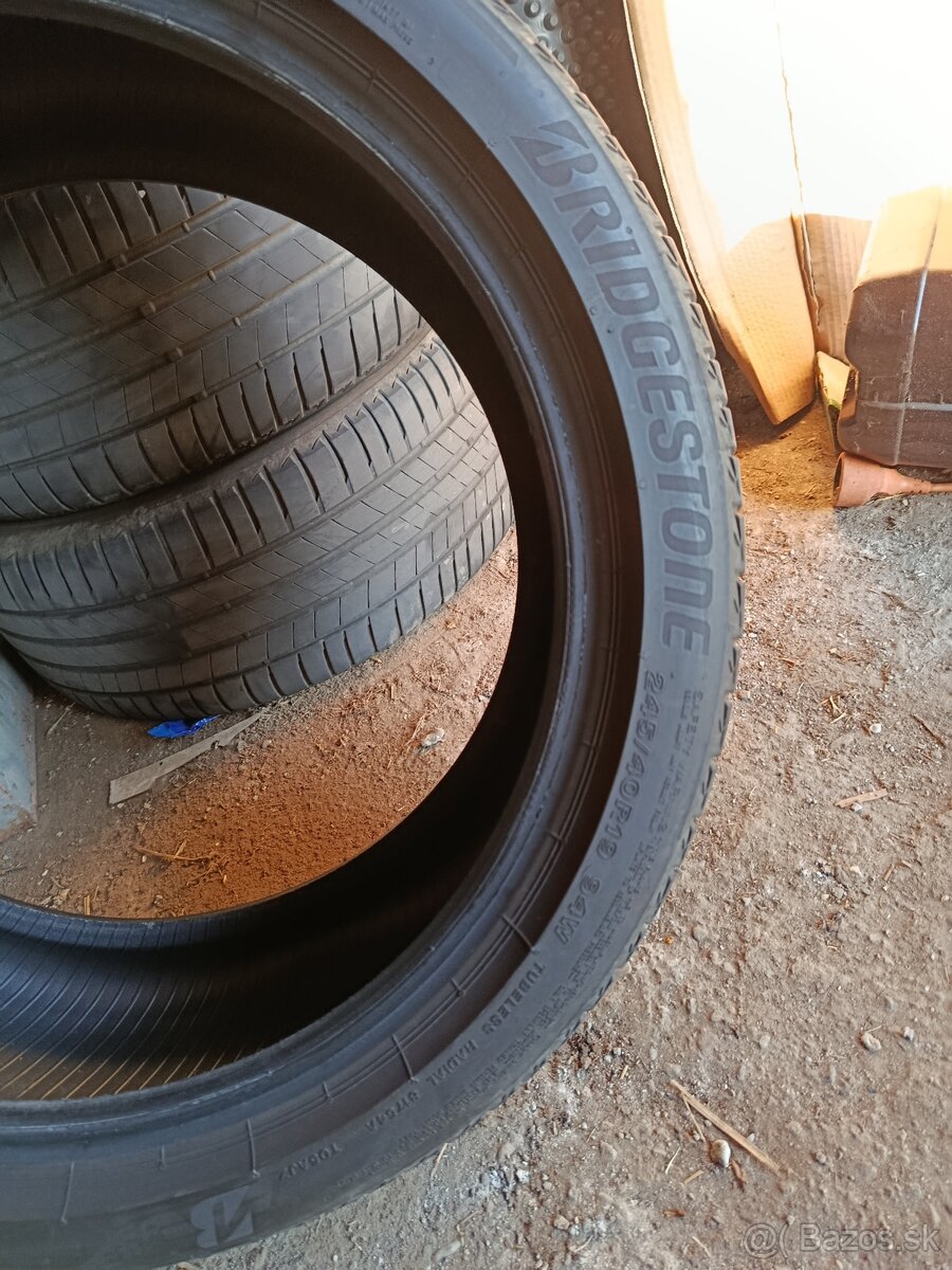 Letné 245/40r19 - 3