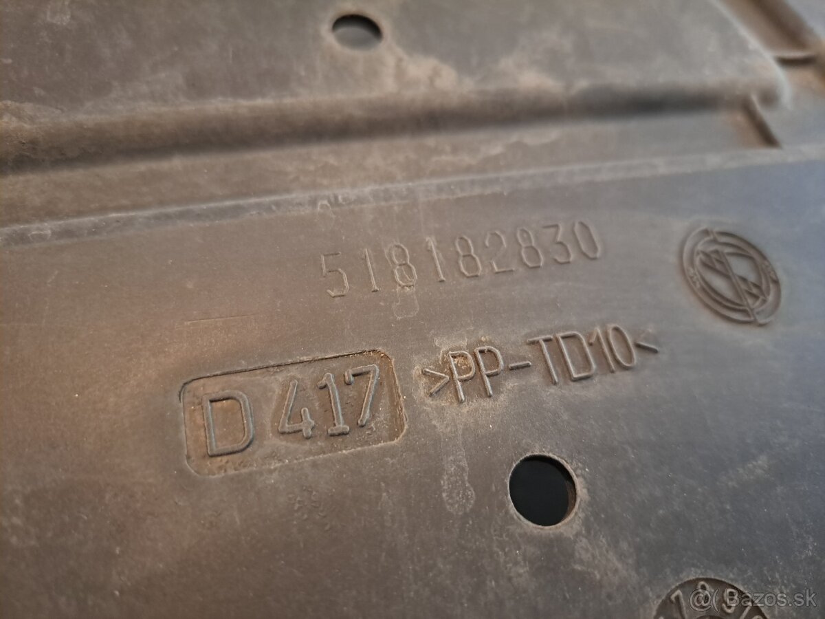 Abarth 595 - kryt pod motor - 3