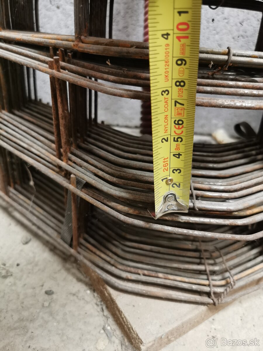 Kovový dištančný had - 3