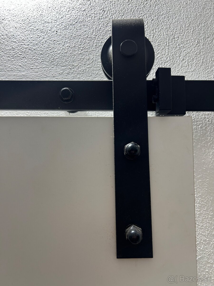 Posuvné dvere s konštrukciou - 3