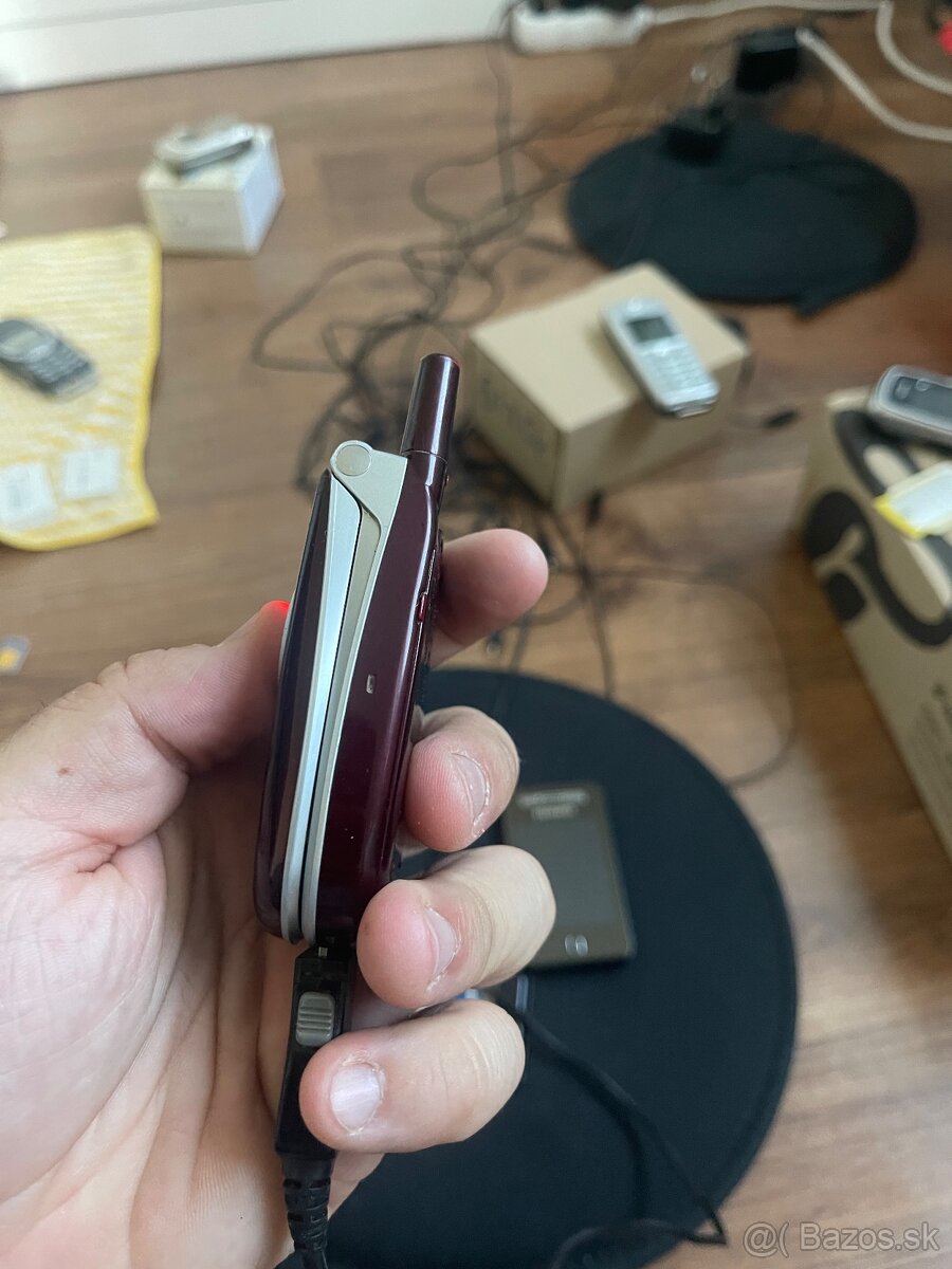 LG C1200 Red Vintage telefón - 3