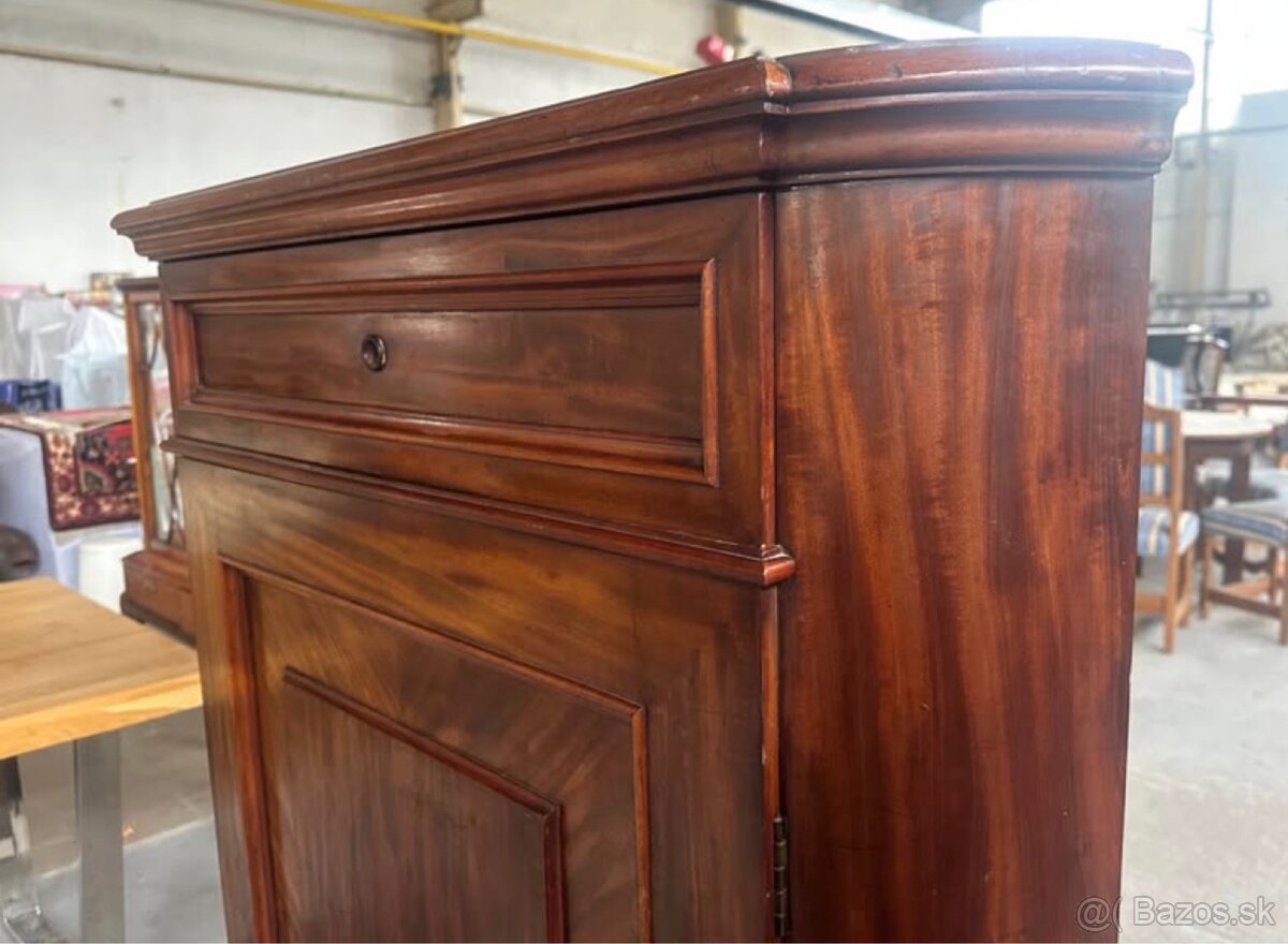 stará vysoká rohová komoda - 3