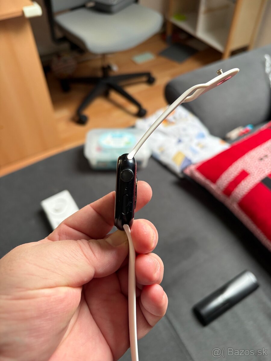 Predám apple Watch 7 45 mm - 3