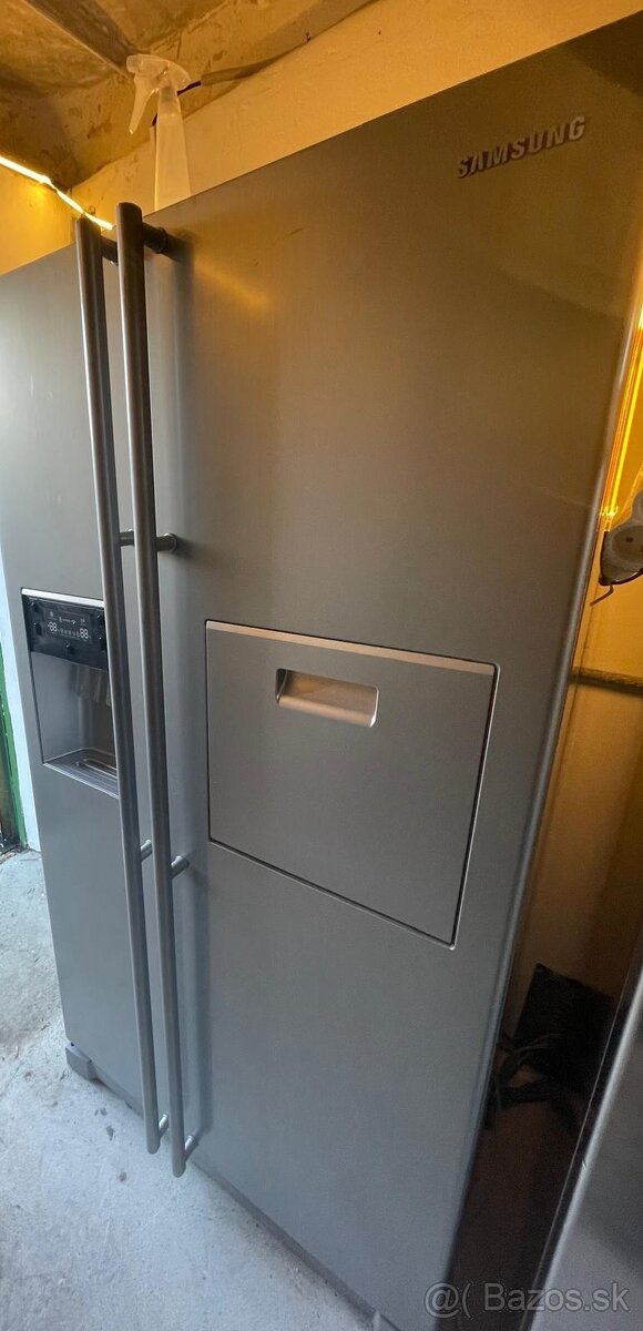 Americká chladnička Samsung Side-by-Side s dávkovačom - 3
