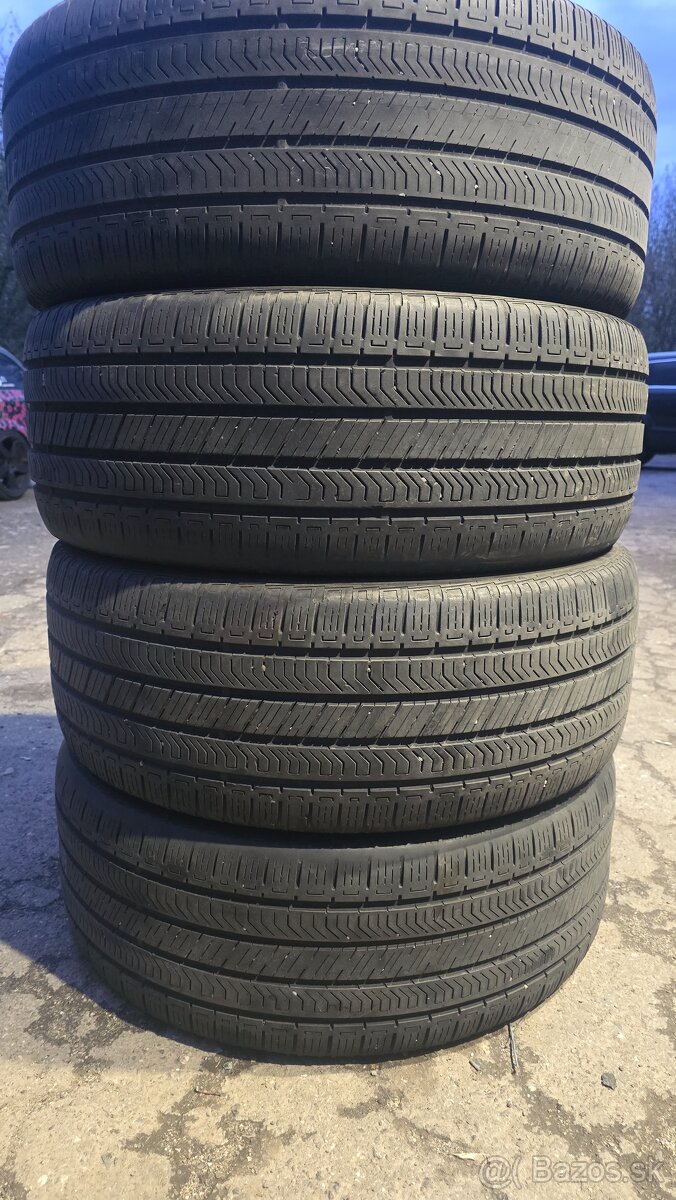 275/45r22 - 3