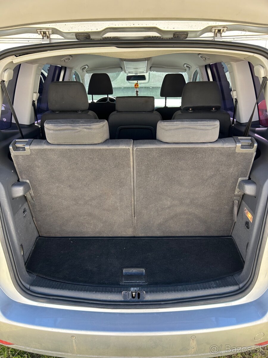 Volkswagen Touran - 3