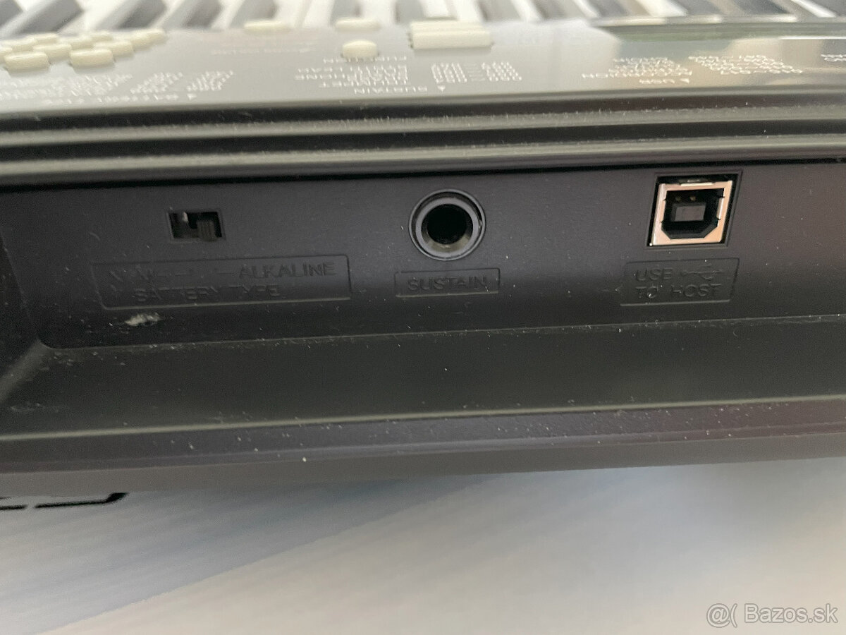 Yamaha EZ-220 Digital Keyboard - 3