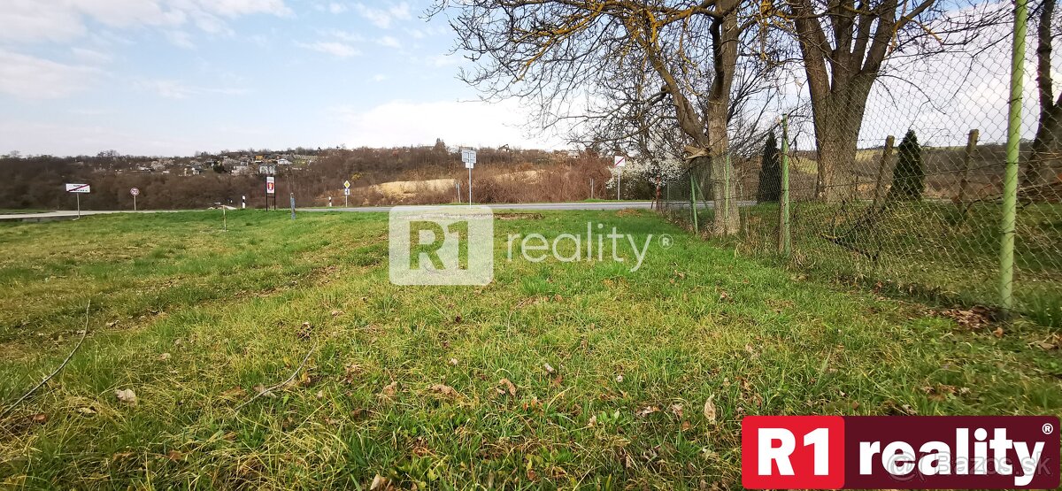 Zaujímavá investícia pri Piešťanoch "POZEMOK" / 903 m2 / B - 3