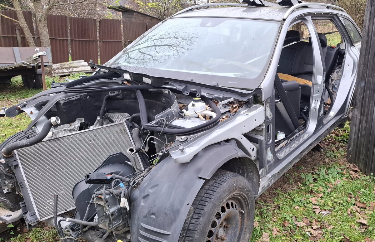 Predám karosériu Mercedes w204 kombi - 3